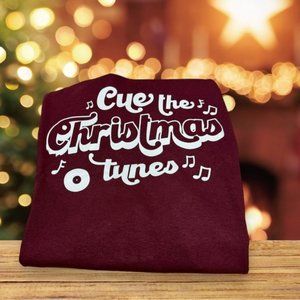 Cue The Christmas Tunes Burgundy/Maroon  Unisex T-Shirt Size Medium